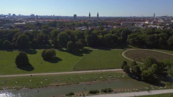 Английский Сад Мюнхен Германия Бавария Летний Солнечный День Голубого Неба — стоковое видео