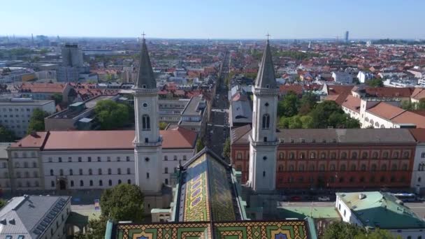 Iglesia Ludwig Ciudad Munich Alemania Bávaro Verano Cielo Azul Soleado — Vídeo de stock