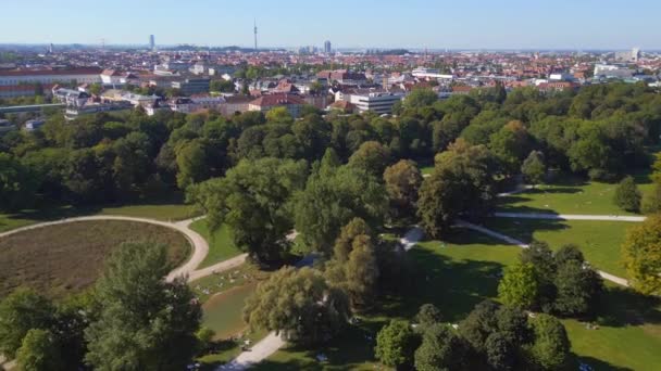Jardín Inglés Múnich Alemania Bávaro Verano Soleado Cielo Azul Día — Vídeo de stock