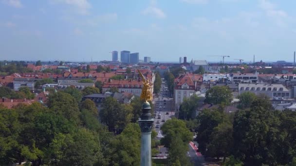 Gold Angel Peace Column Město Mnichov Německo Bavorsko Léto Slunečné — Stock video