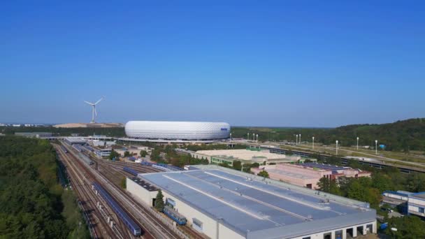 바이에른 아레나 경기장 화창한 하늘의 항공기 비디오 — 비디오