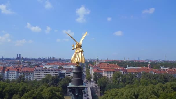 Gold Angel Peace Column Cidade Cidade Munique Alemanha Baviera Verão — Vídeo de Stock