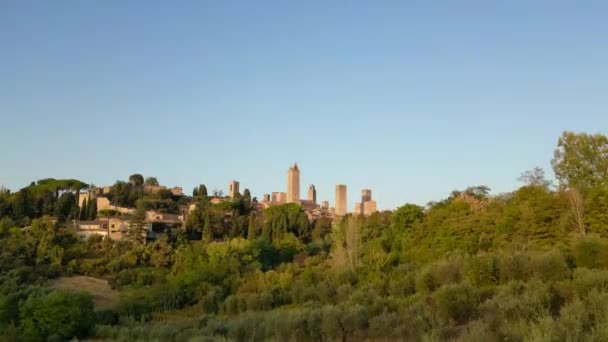 中世纪城墙山塔镇托斯卡纳意大利圣吉米尼亚诺 上升的无人机4K电影 — 图库视频影像