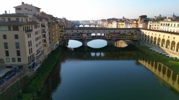 Ciudad Puente Medieval Florencia Río Arno Toscana Italia 4Boom Deslizante — Vídeo de stock