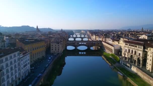 Ciudad Puente Medieval Florencia Río Arno Toscana Italia Volar Drone — Vídeo de stock