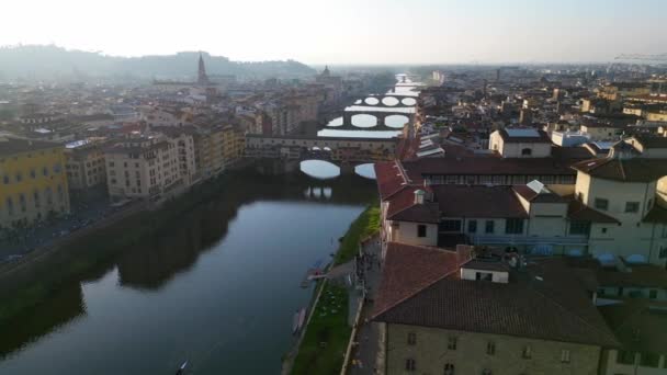 Ciudad Puente Medieval Florencia Río Arno Toscana Italia Dron Órbita — Vídeo de stock