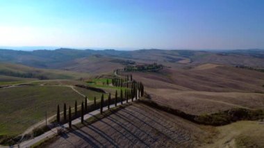 İtalya Cypress Yolu, Toskana kırsal kesimi. panorama genel bakış İHA 4k sinematik