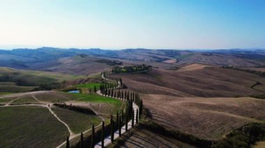 İtalya Cypress Yolu, Toskana kırsal kesimi. panorama genel bakış İHA 4k sinematik