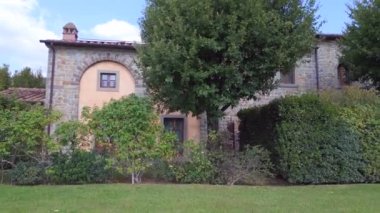Toskana Villa İtalya Charlie Ev Kır Hayatı. Ters İHA 4k sinematikle uç