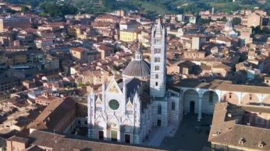 Piazza del Campo Kulesi ortaçağ şehri Siena Toskana İtalya. daire görüntüsü 4k sinemaComment