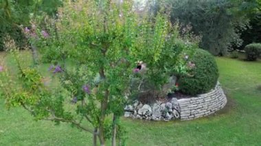 Toskana Villa İtalya Charlie Ev Kır Hayatı. İHA 'nın üzerinden uçarken 4k sinematik...