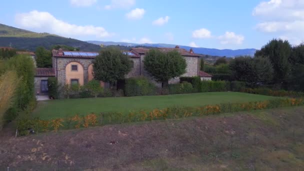 Tuscany Villa Italy Charlie House Country Life Circle Drone Footage — Stock Video