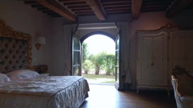 Lüks oda Charlie Relais Villa Toskana İtalya. Hız rampası Hiperlapse hızlandırılmış zaman aşımı 4k sinematikName