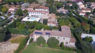 Toskana Villa İtalya Charlie Ev Kır Hayatı. panorama yörüngesi drone 4k sinematik