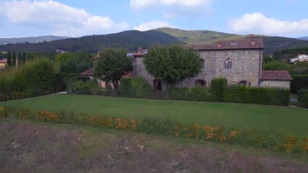Tuscany Villa Italy Charlie House Country Life Panorama Orbit Drone — Stock Video