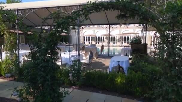 Charlie Honeymoon Pool Villa Tuscany Italy Very Close Passing Flight — Stock Video