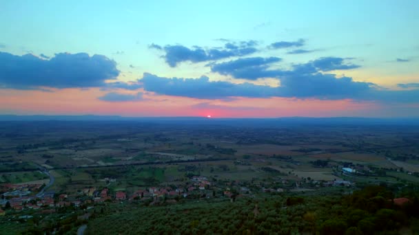 Drone Toscana Valle Nublado Cielo Puesta Del Sol Italia Naturaleza — Vídeos de Stock