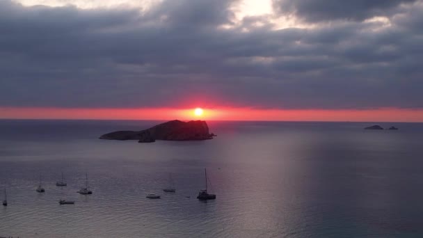 Облачный Закатный Пляж Ибица Испания Кала Конте Октября Летают Реверсивные — стоковое видео