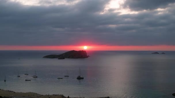Cloudy Sunset Beach Ibiza Spain Cala Comte Outubro 2023 Boom — Vídeo de Stock