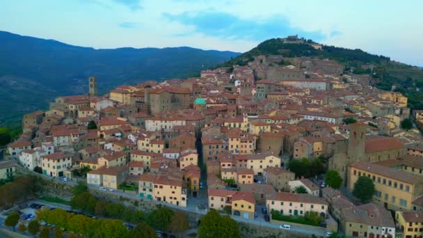 Tuscany Város Cortona Hegy Arezzo Olaszország 2023 Panoráma Pálya Drón — Stock videók