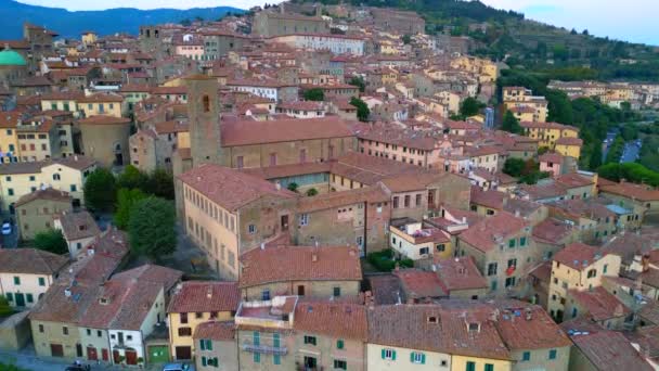 Ciudad Toscana Montaña Cortona Arezzo Italia 2023 Dron Filmado Desde — Vídeo de stock