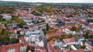 Weimar eski kasaba kültür kenti Thuringia Almanya 2023 'te düştü. İHA kameraları 4K görüntülerini gösteriyor.