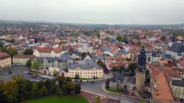 Weimar eski kasaba kültür şehri Thüringen Almanya 2023 'te düştü. İHA 4K görüntüler iniyor.