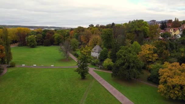 Weimarer Garten Goethehaus Thüringen Park Deutscher Herbst Abfallende Drohne Filmmaterial — Stockvideo