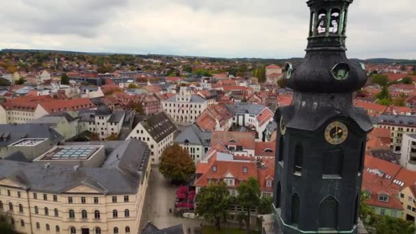 ワイマール旧市街文化都市テュリンガ ドイツは2023年秋に落下します 非常に近い通過フライトドローン4K映像 — ストック動画