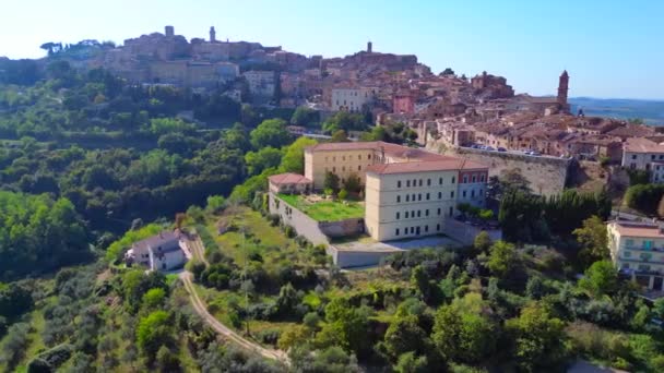 Montepulciano Toskánsko Středověká Horská Vesnice Panorama Orbit Drone Záběry Krajiny — Stock video
