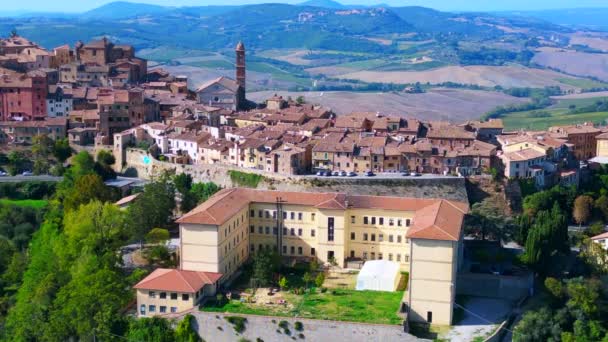 Montepulciano Tuscany Desa Pegunungan Abad Pertengahan Overflight Flyover Drone Cuplikan — Stok Video