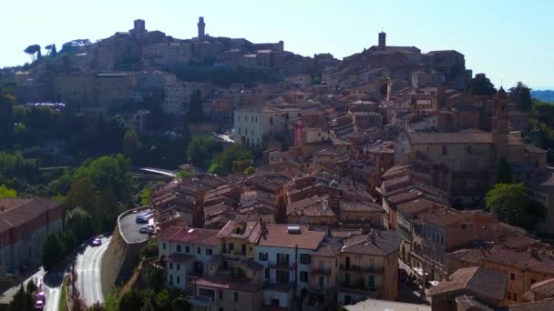 Montepulciano Toskania Średniowieczna Wioska Górska Wznoszący Się Dron Nagranie Krajobrazu — Wideo stockowe