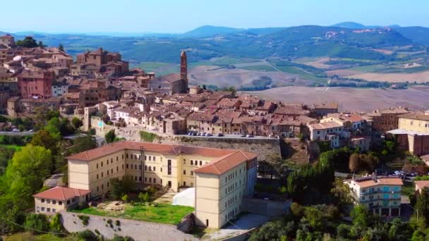 Montepulciano Toskania Średniowieczna Wioska Górska Panorama Orbita Drona Nagranie Krajobrazu — Wideo stockowe