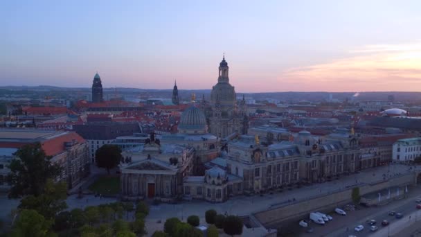 Захід Сонця Дрезденська Міська Церква Соборна Річка Муха Зворотній Дрон — стокове відео