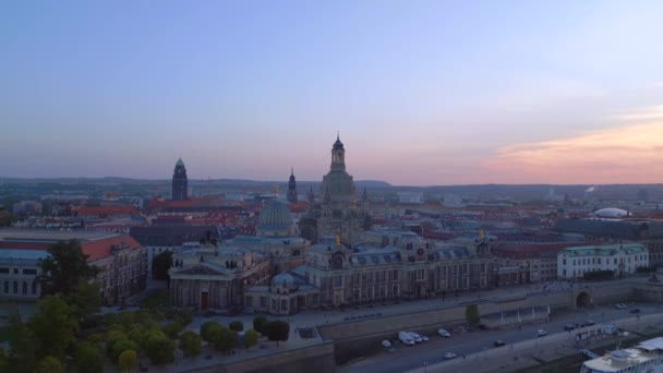 Захід Сонця Дрезденська Міська Церква Соборна Річка Панорамний Орбітальний Безпілотник — стокове відео