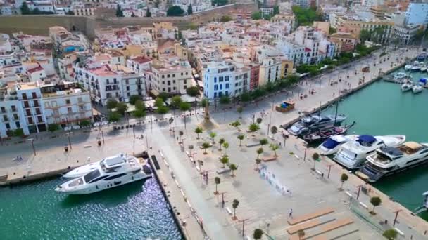 Spanya Nın Biza Kentinde Liman Gezisi Kuş Bakışı Drone Peyzaj — Stok video