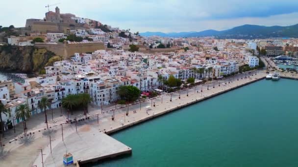 Nedgående Drönare Harbor Strandpromenad Ibiza Stad Spanien Landskapsbilder — Stockvideo