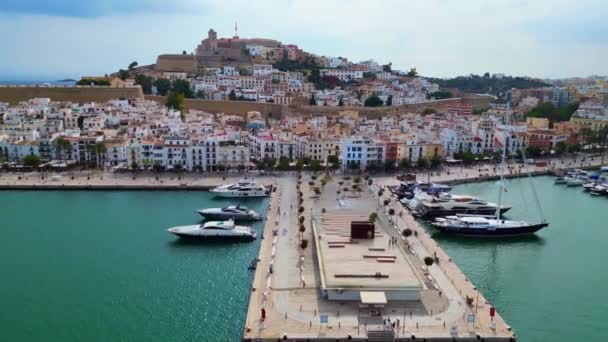 Havenpromenade Ibiza Stad Spanje Overflight Flyover Drone Landschapsbeelden — Stockvideo