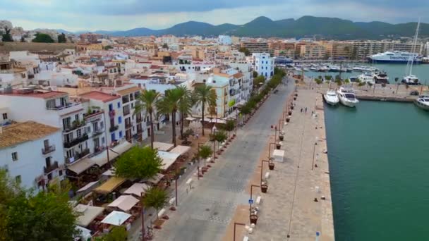 Hamnpromenad Ibiza Stad Spanien Flyga Omvänd Drönare Landskap Bilder — Stockvideo