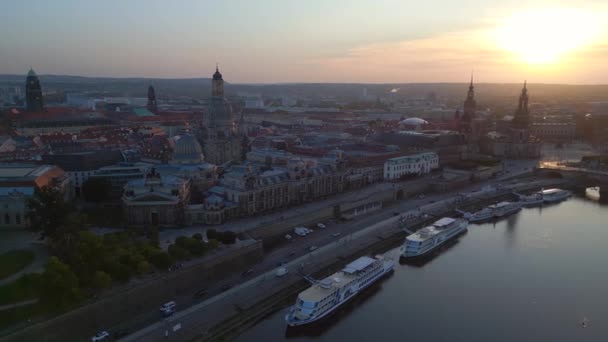 Zachód Słońca Drezno Kościół Rzeka Katedra Zstępujący Dron Nagranie Krajobrazu — Wideo stockowe
