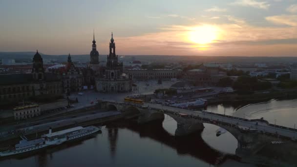 Zachód Słońca Miasto Drezno Most Katedralny Rzeka Wznoszący Się Dron — Wideo stockowe