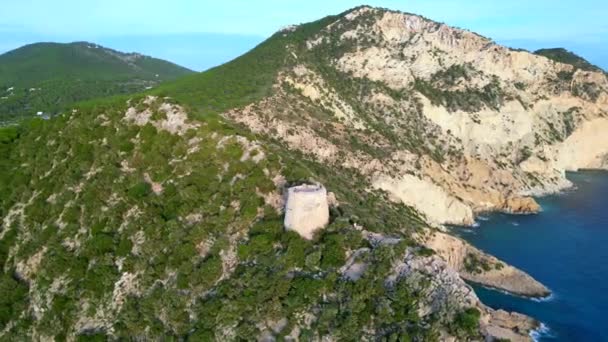 Klippvandring Ibiza Island Tower Solnedgång Spanien Panorama Omloppsbana Drönare Landskap — Stockvideo