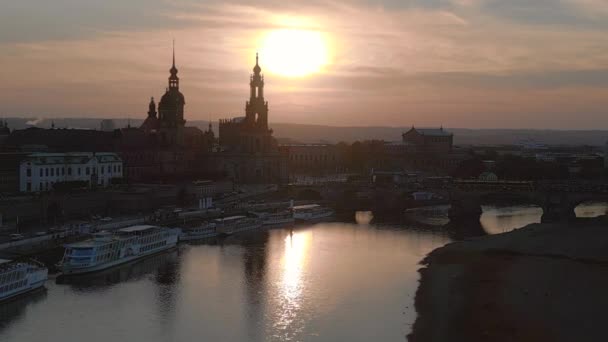 Sunset City Dresden Cathedral Γέφυρα Ποταμού Πτήση Πάνω Από Drone — Αρχείο Βίντεο