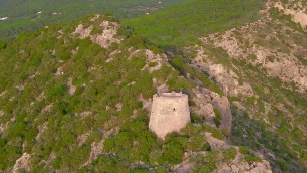 Klippenwanderung Insel Ibiza Turm Sonnenuntergang Spanien Drone4K Landschaft Aufnahmen Aus — Stockvideo