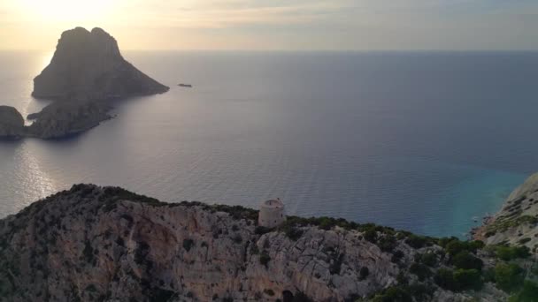 Klif Wandeling Ibiza Eiland Toren Zonsondergang Spanje Panorama Baan Drone — Stockvideo
