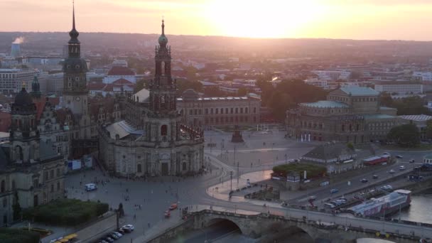 Sunset City Dresden Cathedral Γέφυρα Ποταμού Fly Αντίστροφη Drone Τοπίο — Αρχείο Βίντεο