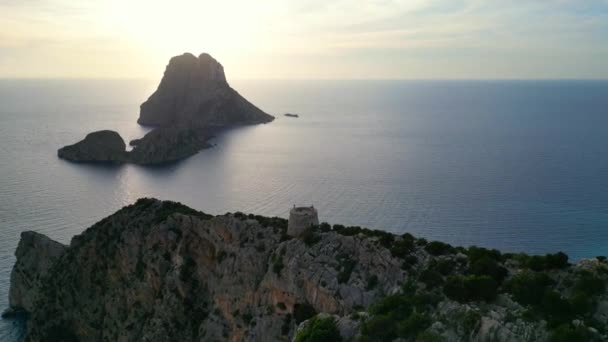 Klif Wandeling Ibiza Eiland Toren Zonsondergang Spanje Drone Top Bovenaanzicht — Stockvideo
