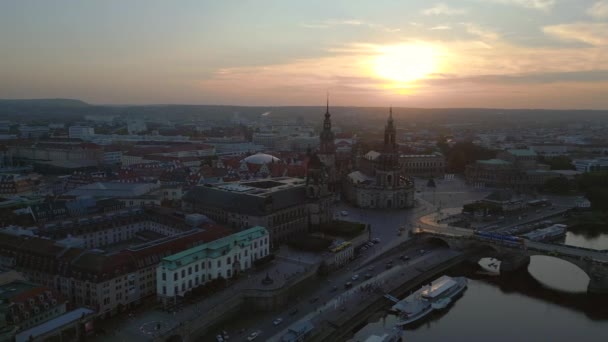 Sunset City Dresden Cathedral Γέφυρα Ποταμού Πανόραμα Επισκόπηση Drone Τοπίο — Αρχείο Βίντεο