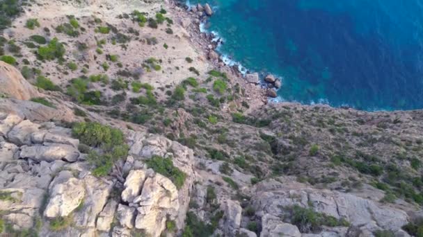 Acantilado Caminata Ibiza Isla Torre Puesta Sol España Drone Filmó — Vídeo de stock