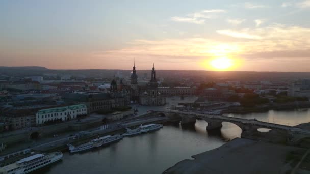 Захід Сонця Дрезденський Собор Міст Річка Муха Зворотній Дрон Пейзажні — стокове відео